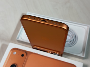 Apple iPhone 17 Pro Max 256GB Orange. Гарантия 06.2028 (5 фото из 9)