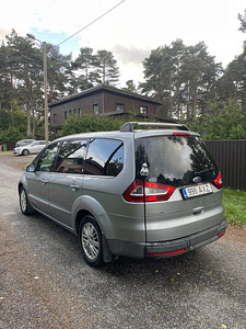 Ford Galaxy (3 фото из 14)