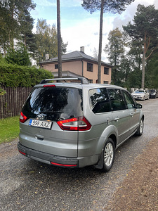 Ford Galaxy (4 фото из 14)