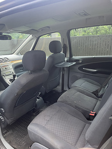 Ford Galaxy (9 фото из 14)