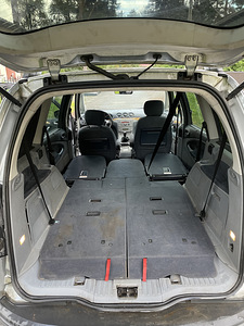 Ford Galaxy (12 фото из 14)