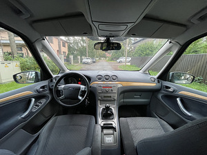 Ford Galaxy (7 фото из 14)