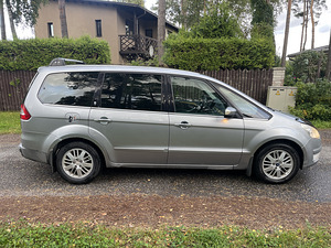 Ford Galaxy (5 фото из 14)