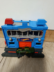 Hot wheels тюрьма (1 фото из 4)