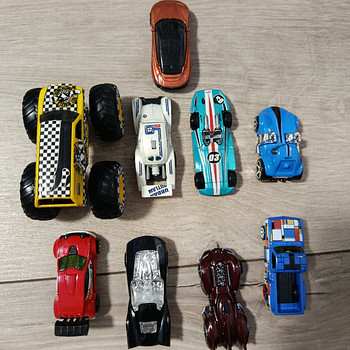 9 Hot Wheelsi autot