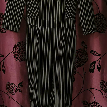 Efektne viisakas poolvarrukatega pükskostüüm/overall, S/M