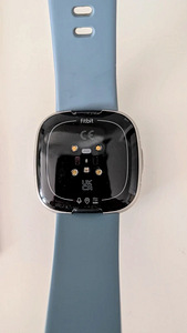 Fitbit versa 4 (1 foto / 2)