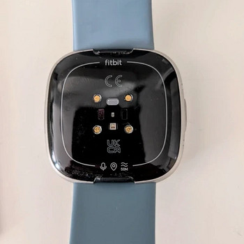 Fitbit versa 4