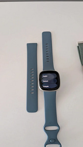 Fitbit versa 4 (2 foto / 2)