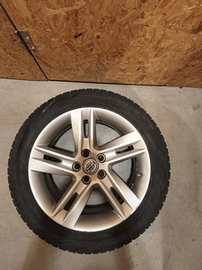 Volvo veljed 5x108 talverehvidega 225/50R17 (1 foto / 4)