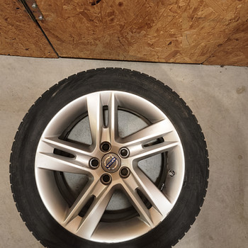 Volvo veljed 5x108 talverehvidega 225/50R17