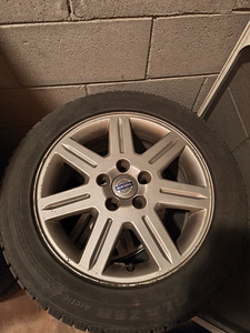 Volvo veljed 5x108 talverehvidega R16 205/55 (1 foto / 3)