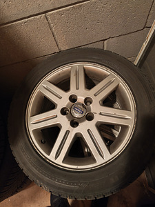 Volvo veljed 5x108 talverehvidega R16 205/55 (2 foto / 3)
