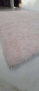 Мягкий пушистый ковер Rug.ee 160×230 см (розовый / пудровый) (3 фото из 3)