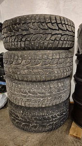 Зимние шины 255/55 R18 (1 фото из 4)