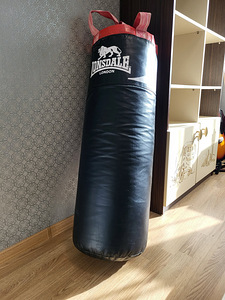 Боксерская груша Lonsdale 100 × 32 см (2 фото из 3)