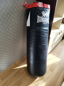 Боксерская груша Lonsdale 100 × 32 см (1 фото из 3)