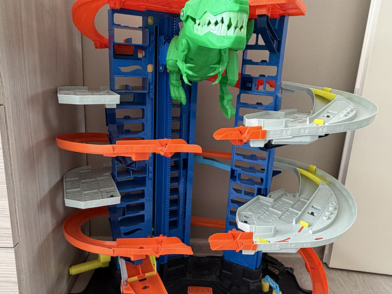 Hotwheels ultimate garage