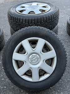 15" штампованные диски Mazda 5x114,3 + шипованные шины 195/65/15 8,5 мм (1 фото из 9)