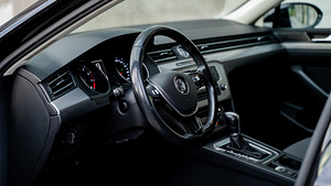 AUTORENT В ТАЛЛИННЕ СЕДАН (5 фото из 9)