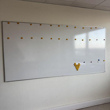 Valge magnettahvel 250 x 120 cm