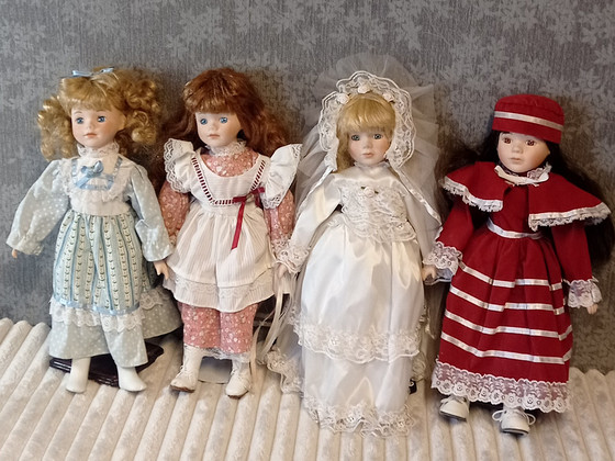 Фарфоровые коллекционные куклы – The Classique Collection