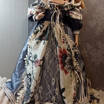 Suur portselanist kollektsiooninukk 55 cm