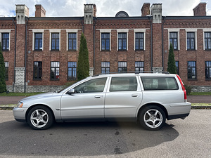 Volvo v70 2.4d 136kw Reg Makstud (4 foto / 12)