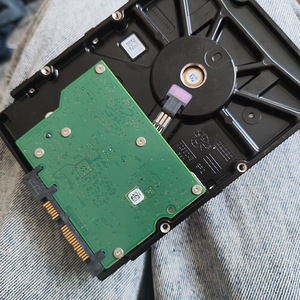SSHD SEAGATE 2TB (2 foto / 2)