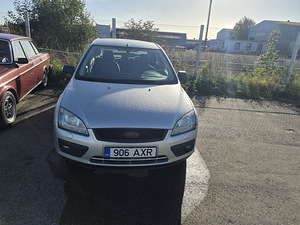 Ford Focus 1.6 74KW (2 foto / 10)