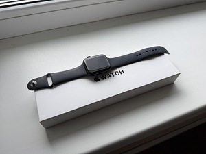 Apple Watch SE 2024 44mm GPS + LTE (1 foto / 1)