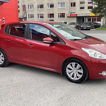 Peugeot 208 2015 г., автомат
