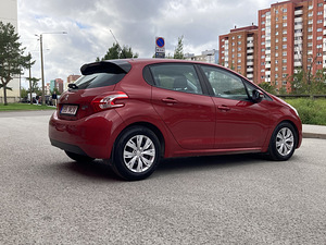Peugeot 208 2015a automaat (3 foto / 8)