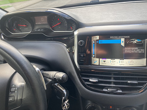 Peugeot 208 2015a automaat (8 foto / 8)