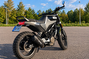 Husqvarna Svartpilen 401 (3 foto / 6)