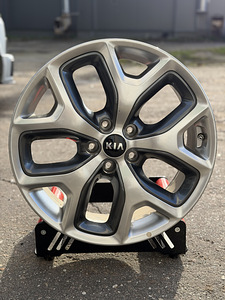 19" Kia originaalveljed 5x114,3 + andurid (1 foto / 9)
