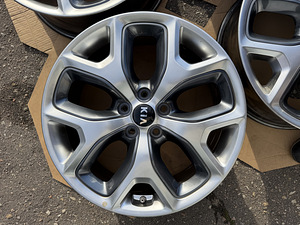 19" Kia originaalveljed 5x114,3 + andurid (3 foto / 9)