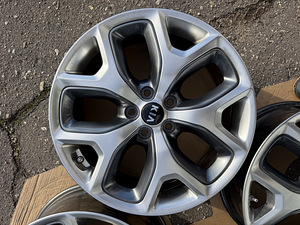 19" Kia originaalveljed 5x114,3 + andurid (4 foto / 9)