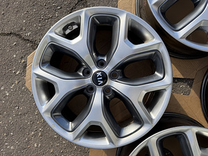 19" Kia originaalveljed 5x114,3 + andurid (6 foto / 9)