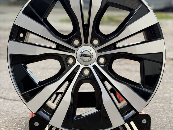 18" Volvo originaalveljed 5x108