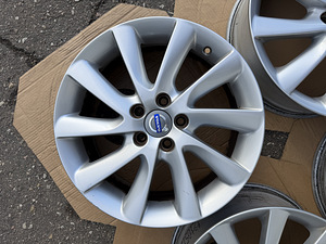 17" оригинальные диски Volvo 5x108 (6 фото из 9)