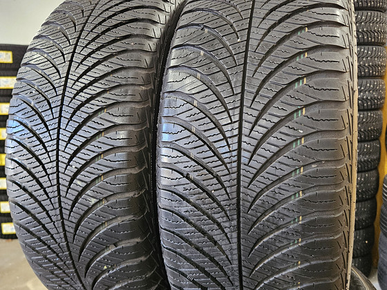 215 55 R 17 GOODYEAR VECTOR ALL SEASON 4