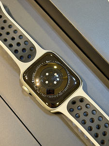 Apple Watch Series 6 44mm Nike Edition (3 фото из 4)