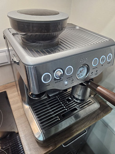 Sage Barista Express (2 foto / 2)