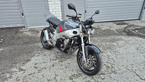 SUZUKI GSX-R 600 (1 foto / 10)