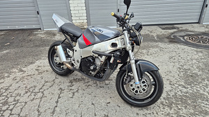 SUZUKI GSX-R 600 (3 foto / 10)