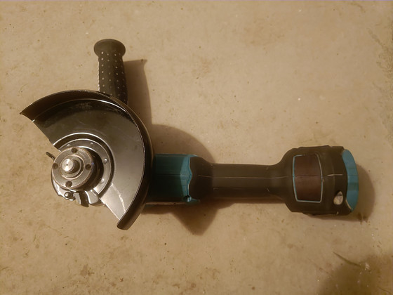 Makita DGA 506 relakas