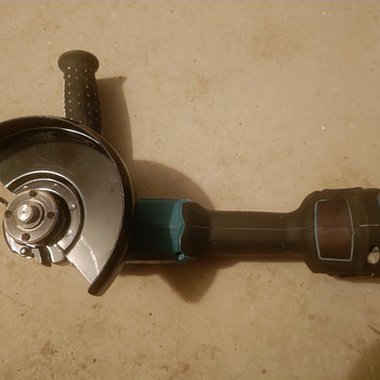 Угловая шлифмашина Makita DGA 506