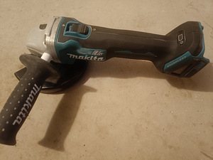Makita DGA 506 relakas (2 foto / 4)