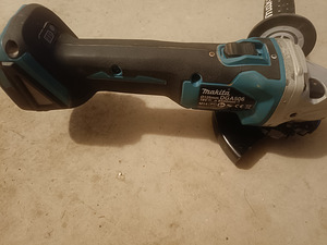 Makita DGA 506 relakas (3 foto / 4)